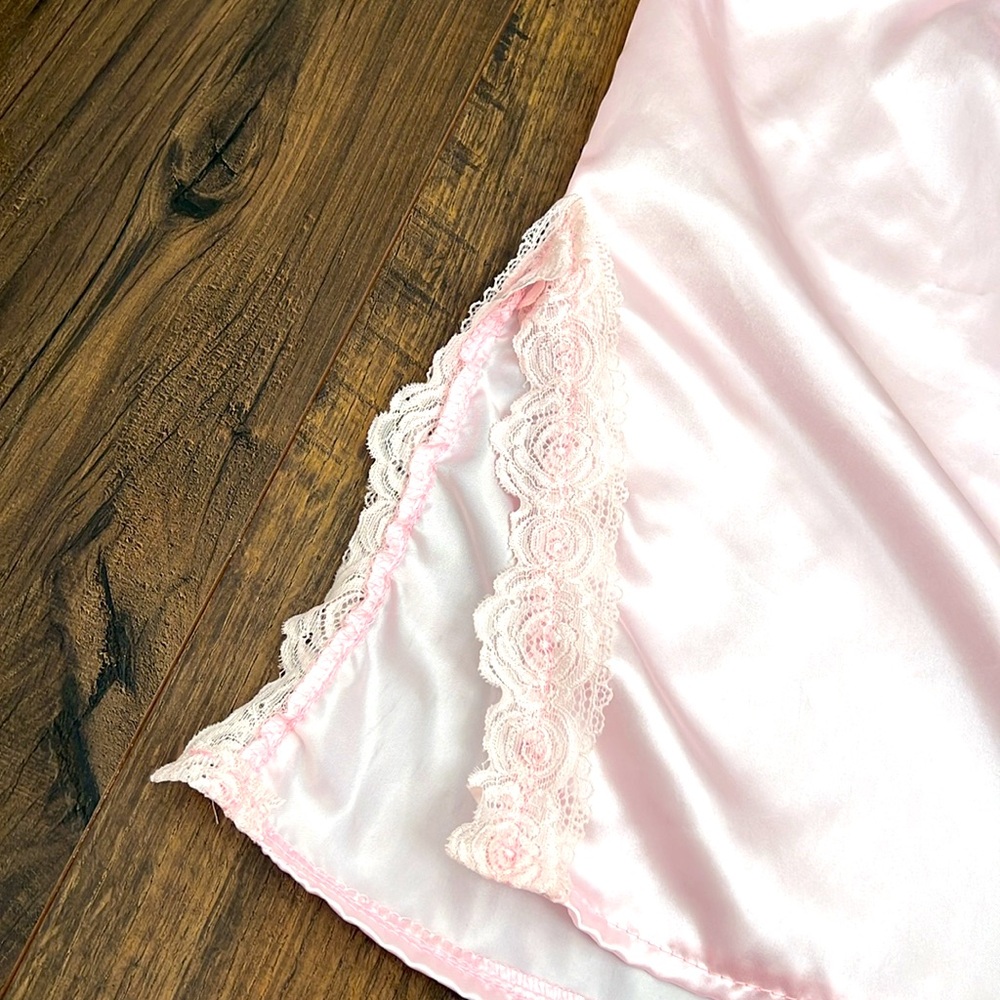 Lace Detail Robe - Picture 5 of 9